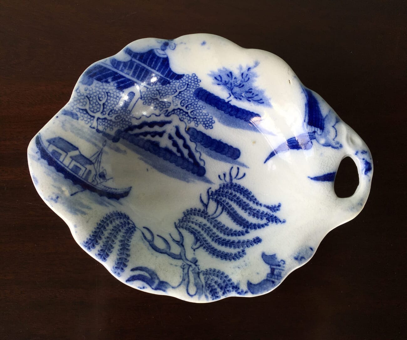 Willow pattern leaf form dish, mid-19th century -17384