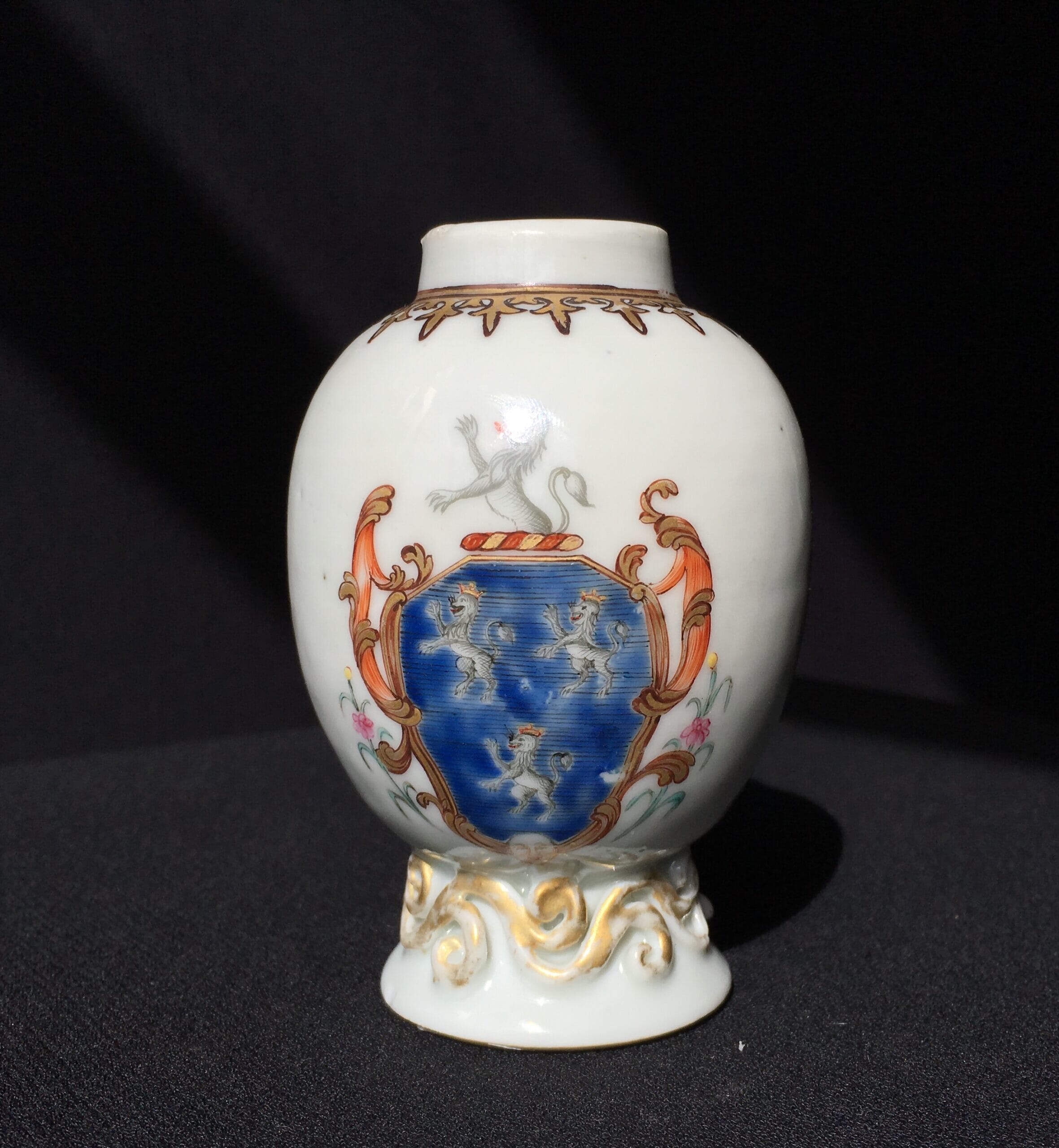 Chinese Export tea canister, armorial with rampart lions, c.1760-0