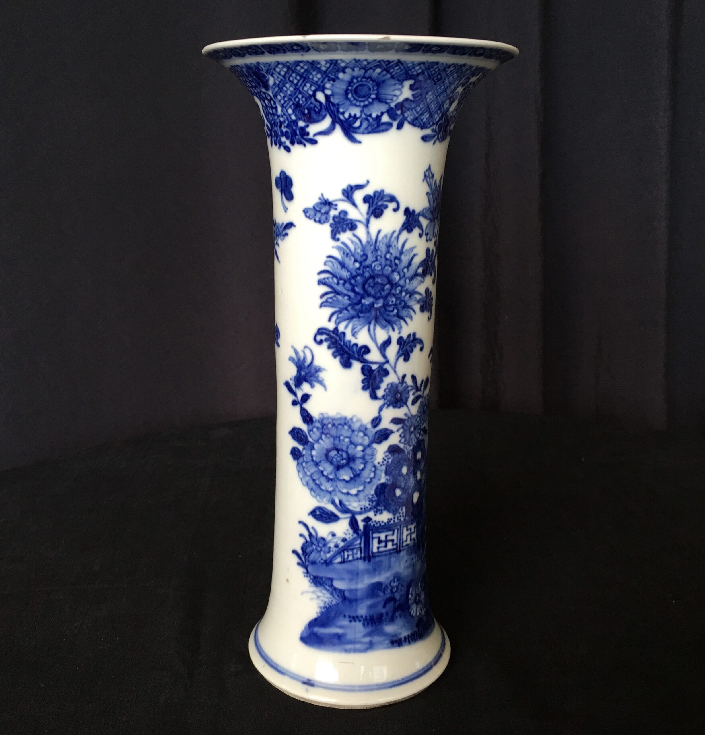 Chinese beaker vase with underglaze blue garden scene, c.1730-0