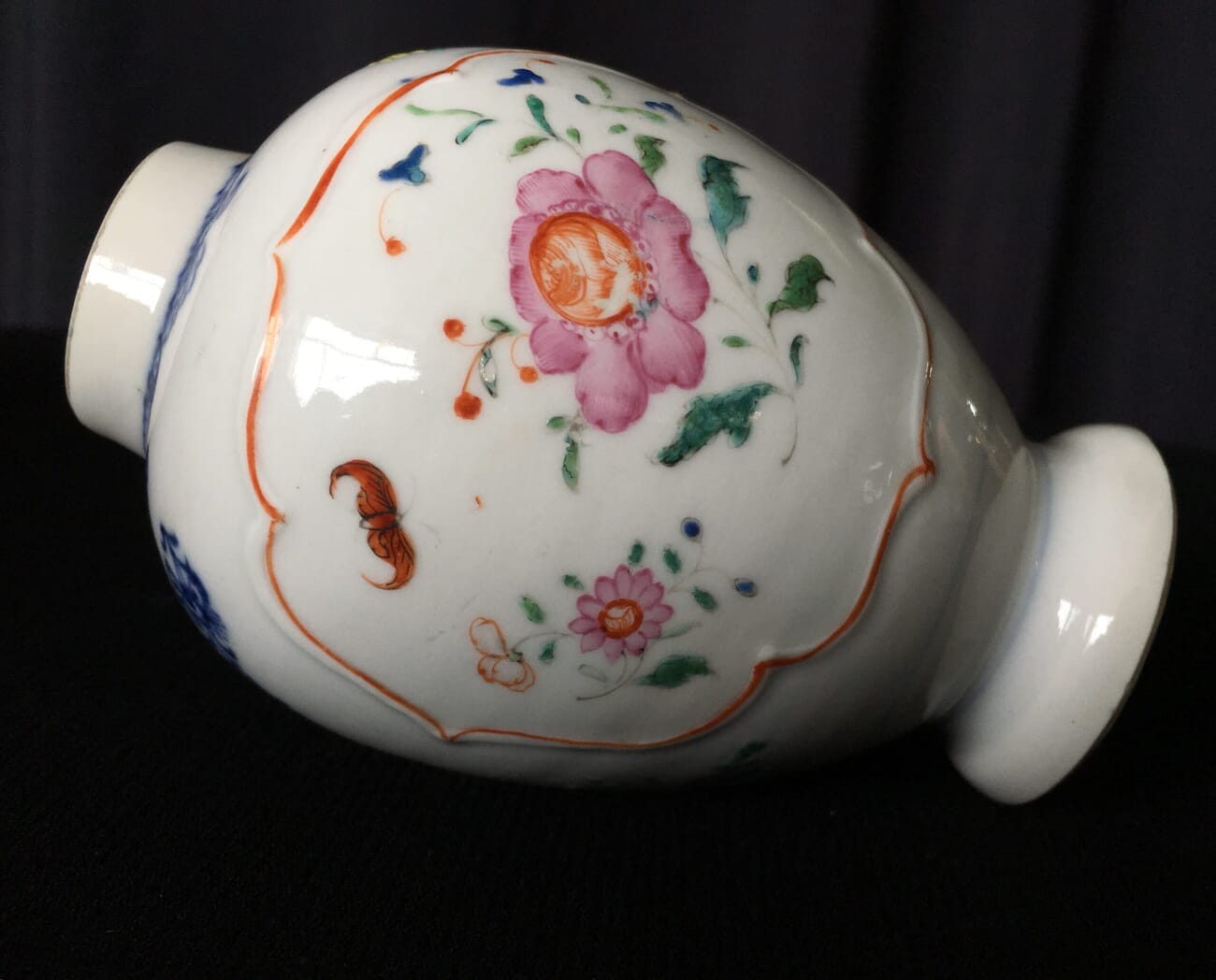Chinese Export tea canister, egg shape with raised cartouche, c. 1760-18291