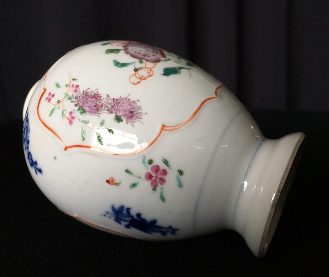 Chinese Export tea canister, egg shape with raised cartouche, c. 1760-18292