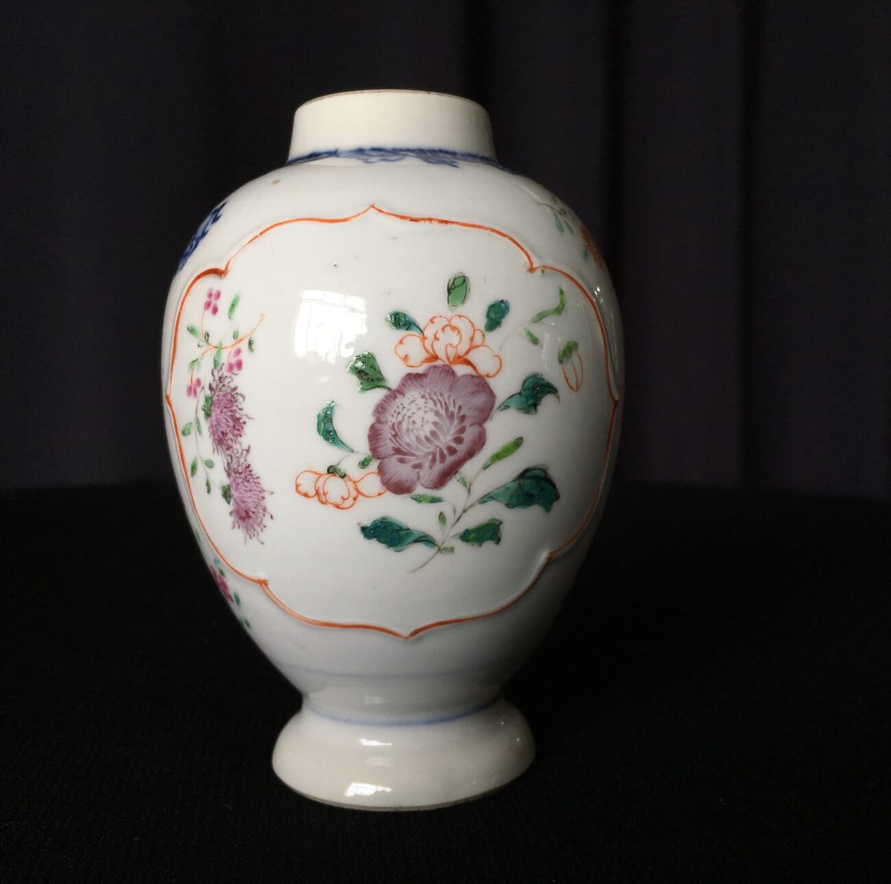 Chinese Export tea canister, egg shape with raised cartouche, c. 1760-18293