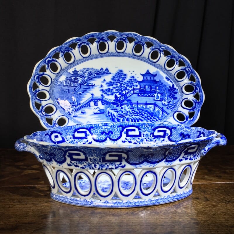 Spode Chestnut basket and stand with printed blue flying pennant pattern c1810-0