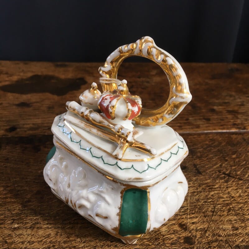 Continental porcelain 'Fairing' box, The Crown Jewels dressing table, c. 1890-0