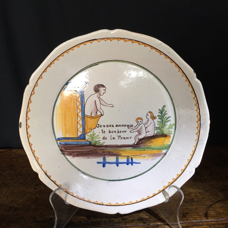 French faïence Revolutionary plate, announcing the happiness of France, circa 1795 -0