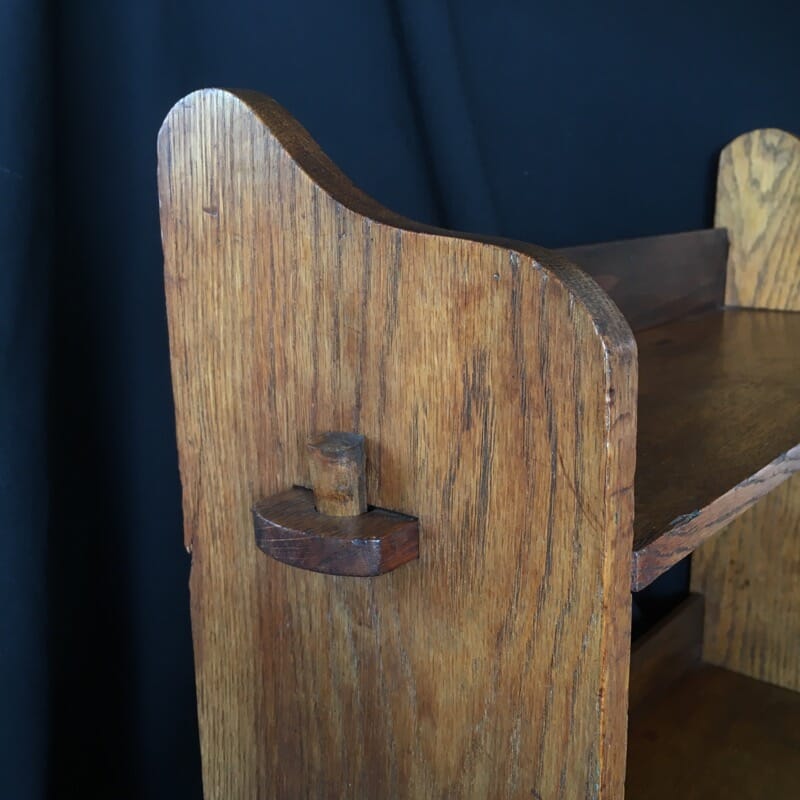 Arts & Crafts oak shelves, peg joining, c.1900 -24087