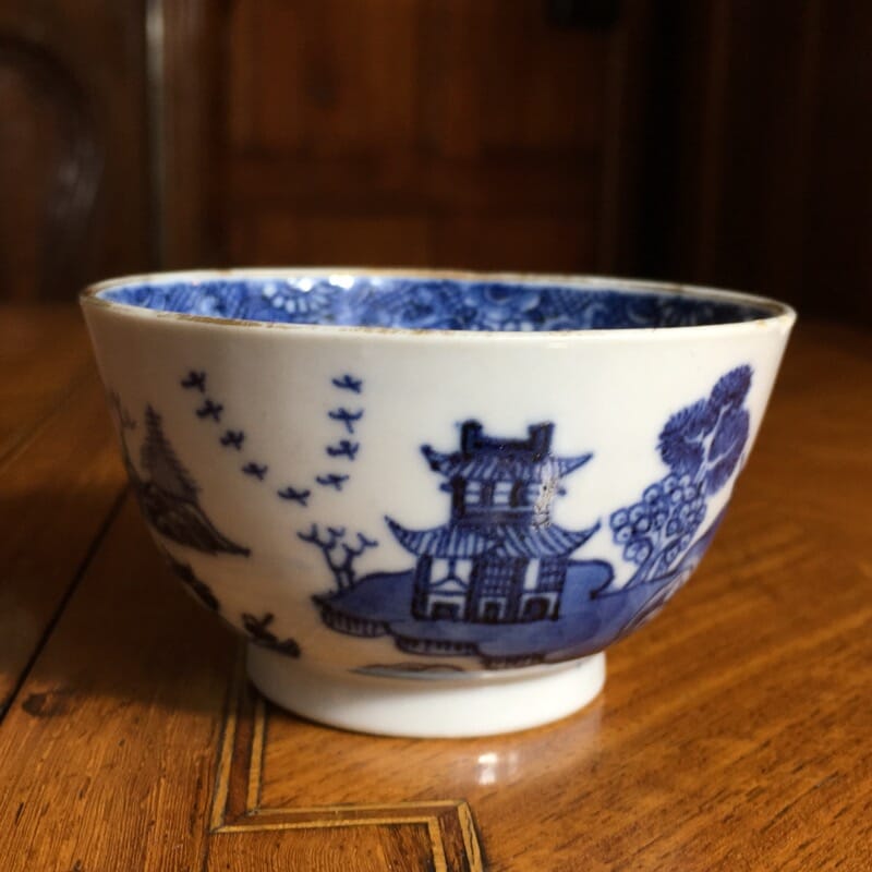 Chinese Export blue & white teabowl, landscape, c.1760-0