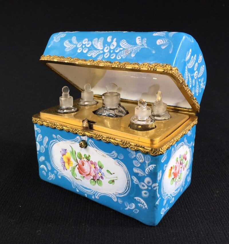 English blue enamel scent bottle casket, 5 bottles, circa 1785 -0