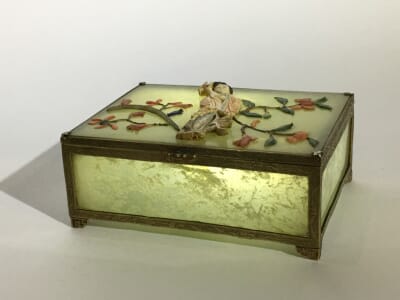 Chinese jade box with ivory, red coral, lapis & tortoiseshell