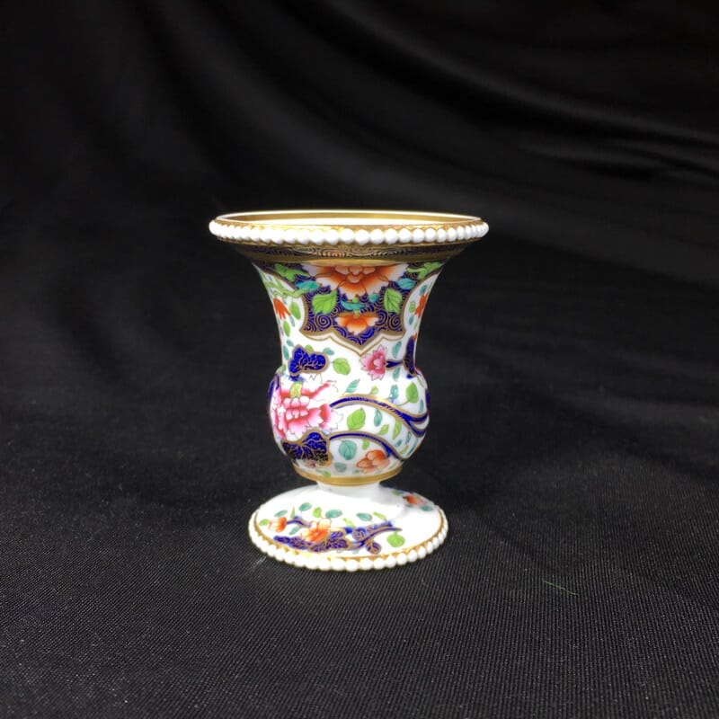 Spode miniature vase, imari pattern #3071, circa 1825-0