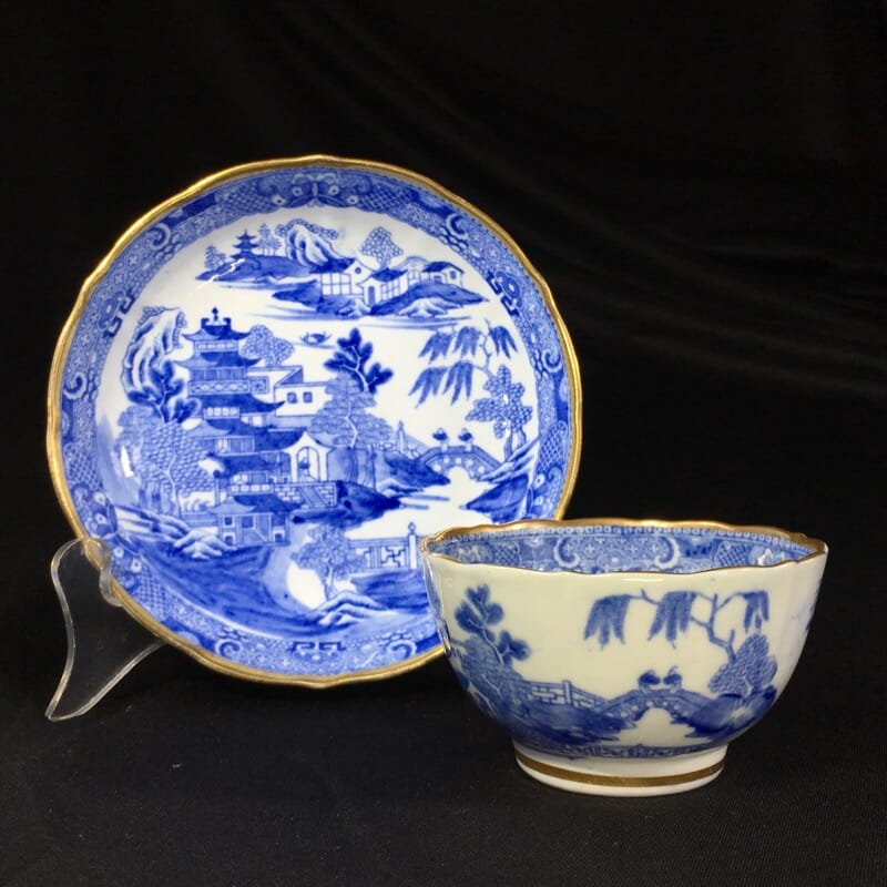 Miles Mason porcelain teabowl & saucer, printed 'pagoda' pattern, c. 1810 -0