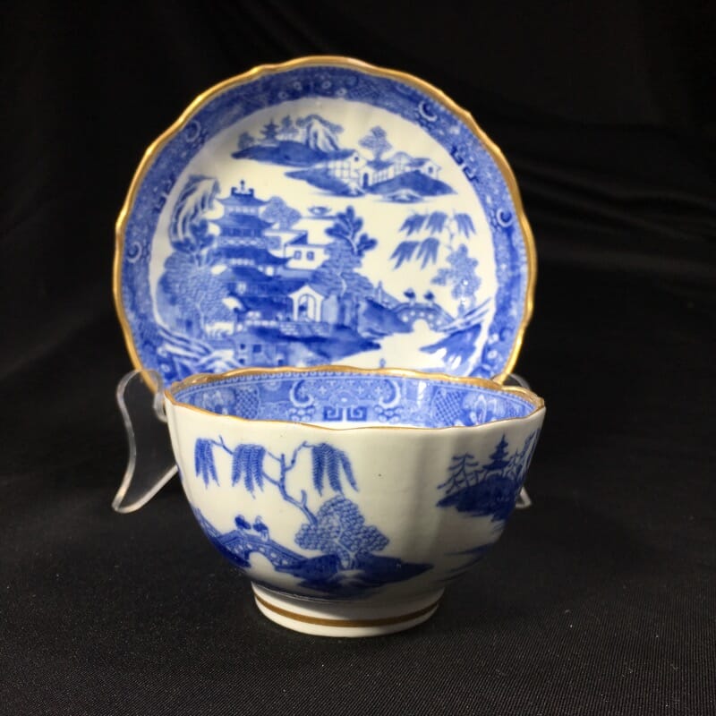 Miles Mason porcelain teabowl & saucer, printed 'pagoda' pattern, c. 1810 -27292