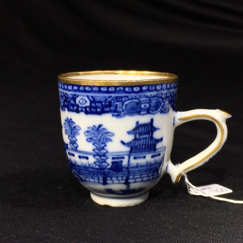 Chinese Export coffee cup, underglaze blue pagoda pattern, c. 1765-0