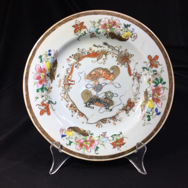 Chinese Export plate with fine famille rose 'foo dogs', c. 1780 -0