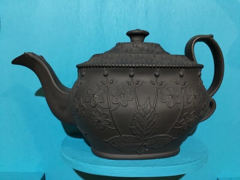 English black basalt teapot, flowerhead moulding, c. 1820 -28391