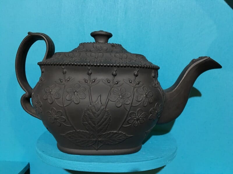 English black basalt teapot, flowerhead moulding, c. 1820 -0