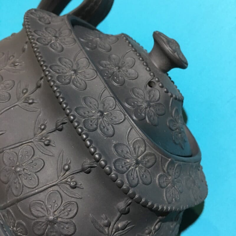 English black basalt teapot, flowerhead moulding, c. 1820 -28394