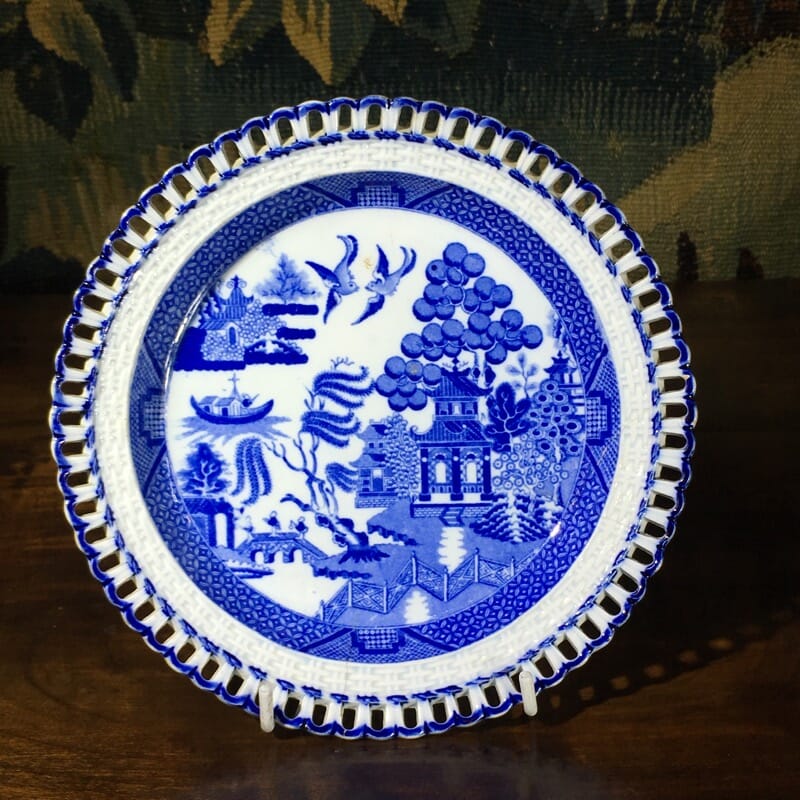 Spode basketweave rim plate, printed in blue with 'Willow' pattern, c. 1810 -0