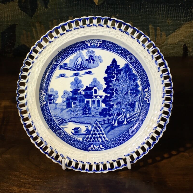Spode basketweave rim plate, printed in blue with Pagoda pattern, c. 1810-0