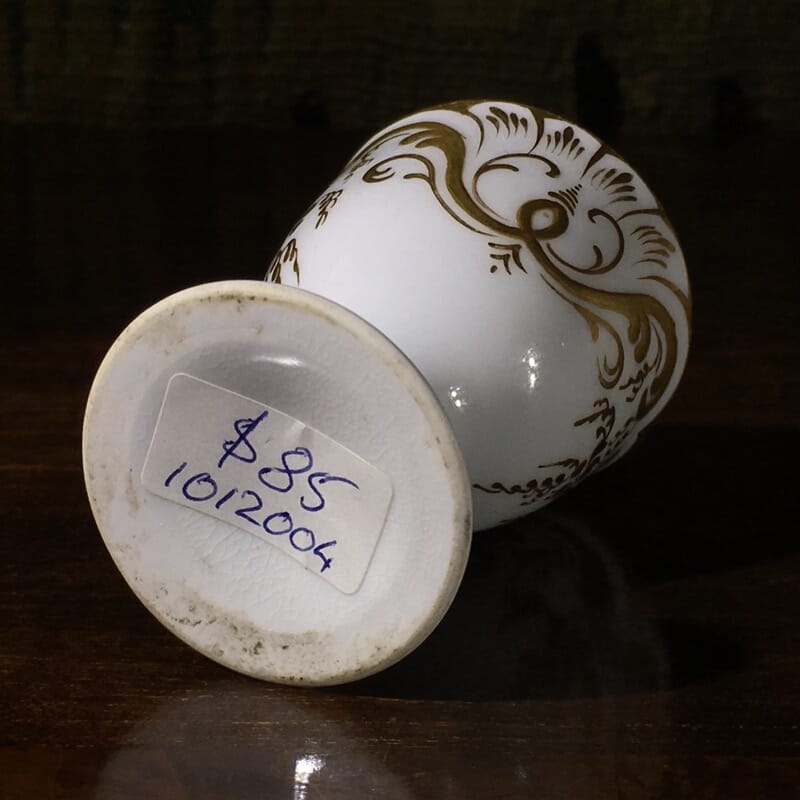Victorian porcelain eggcup, raised gilt scrollwork, c. 1850 -29420
