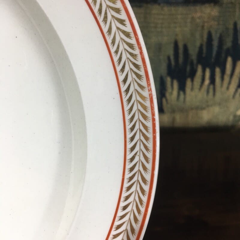 Wedgwoood plate, gilt leaf chevron border, c. 1800 -29291