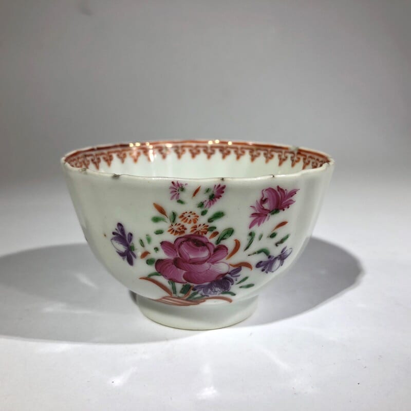 Chinese export teabowl, cornucopia famille rose flowers, c. 1770 -0