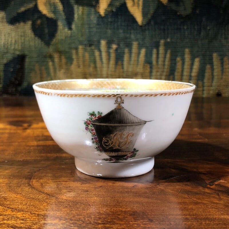 Chinese export teabowl, classical urn with 'JEJ', c. 1765 -0