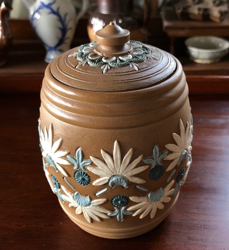 Doulton Lambeth Silica Ware tobacco jar, c.1895. -0