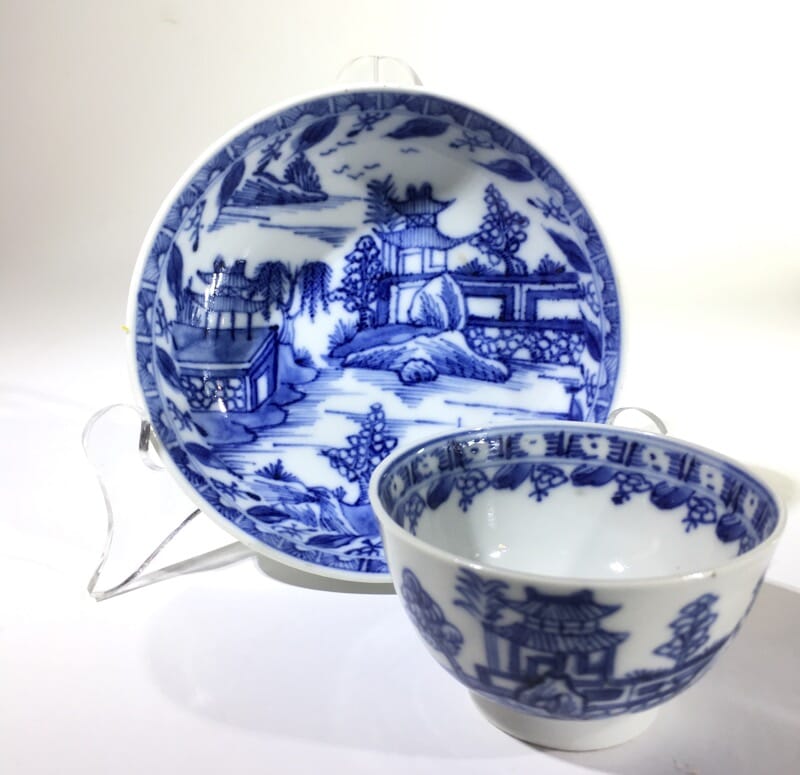 Chinese Export teabowl & saucer, pagoda landscape, c. 1780-0