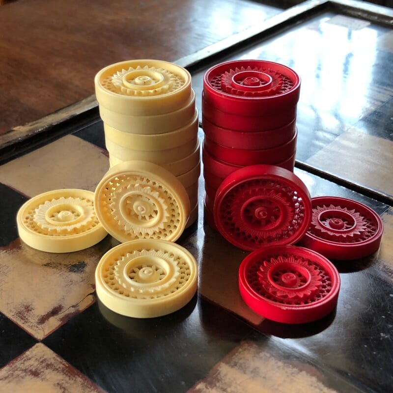 Ivory Chequers set, wheel openwork, Indian mid 19th century -31512