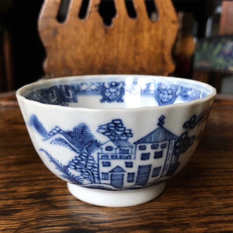 Chinese Export teabowl, European style houses, c. 1760 -0