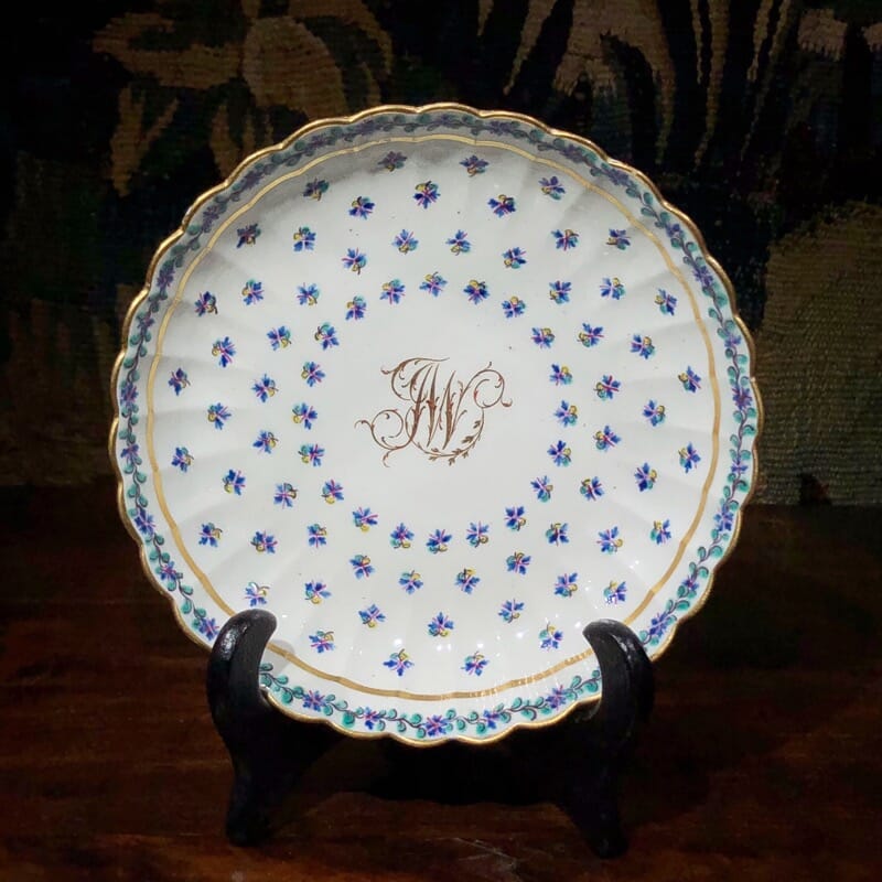 Caughley saucer with cornflower sprig pattern, circa 1785. -0