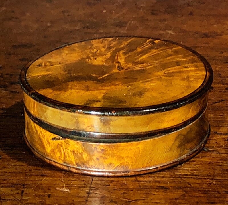 Treen & Tortoiseshell snuff box, c. 1800 -0