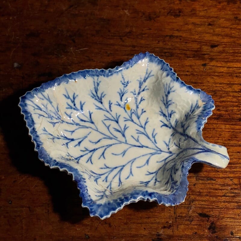 Pearlware leaf pickle dish with blue details, circa 1810 -0