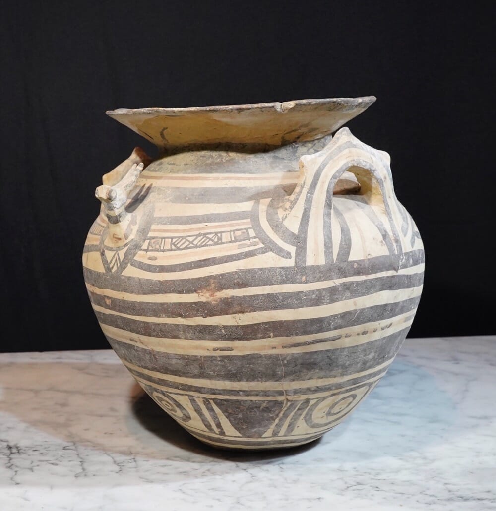 Daunian (North Apulian) Greek geometric pottery vessel 525 BC