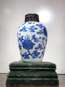 清朝花瓶　M921 Ming Dynasty vase, scrolling lotus flowers & foliage