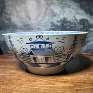 Pearlware bowl with chinoiserie decoration, C. 1770