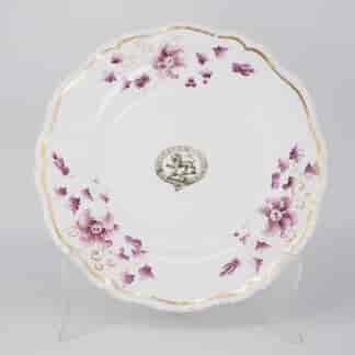 Chamberlains Worcester armorial plate with puce flower sprays, VICTMUS  c. 1830