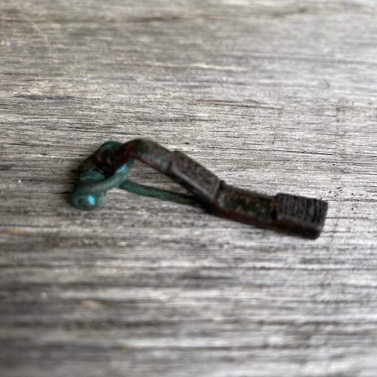 Roman bronze bow fibula, incised lines + good condition, 2nd-4th c. AD