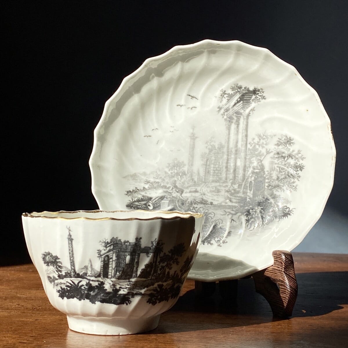 Worcester spiral fluted teabowl & saucer, ruins prints, c. 1760