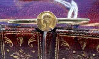 French 18k gold Virgo Maria tapered bar brooch, c.1910