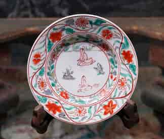 Japanese small dish, polychrome flowers & central figures, early 18th