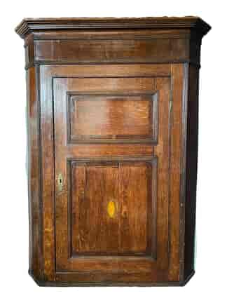 George III Oak and mahogany hanging corner cupboard with inlaid shell on door, c.1770