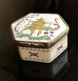 French hexagonal Chinoiserie enamel box, c. 1900