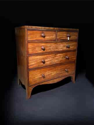 Handsome Mahogany George III chest of drawers with original knobs, c.1790