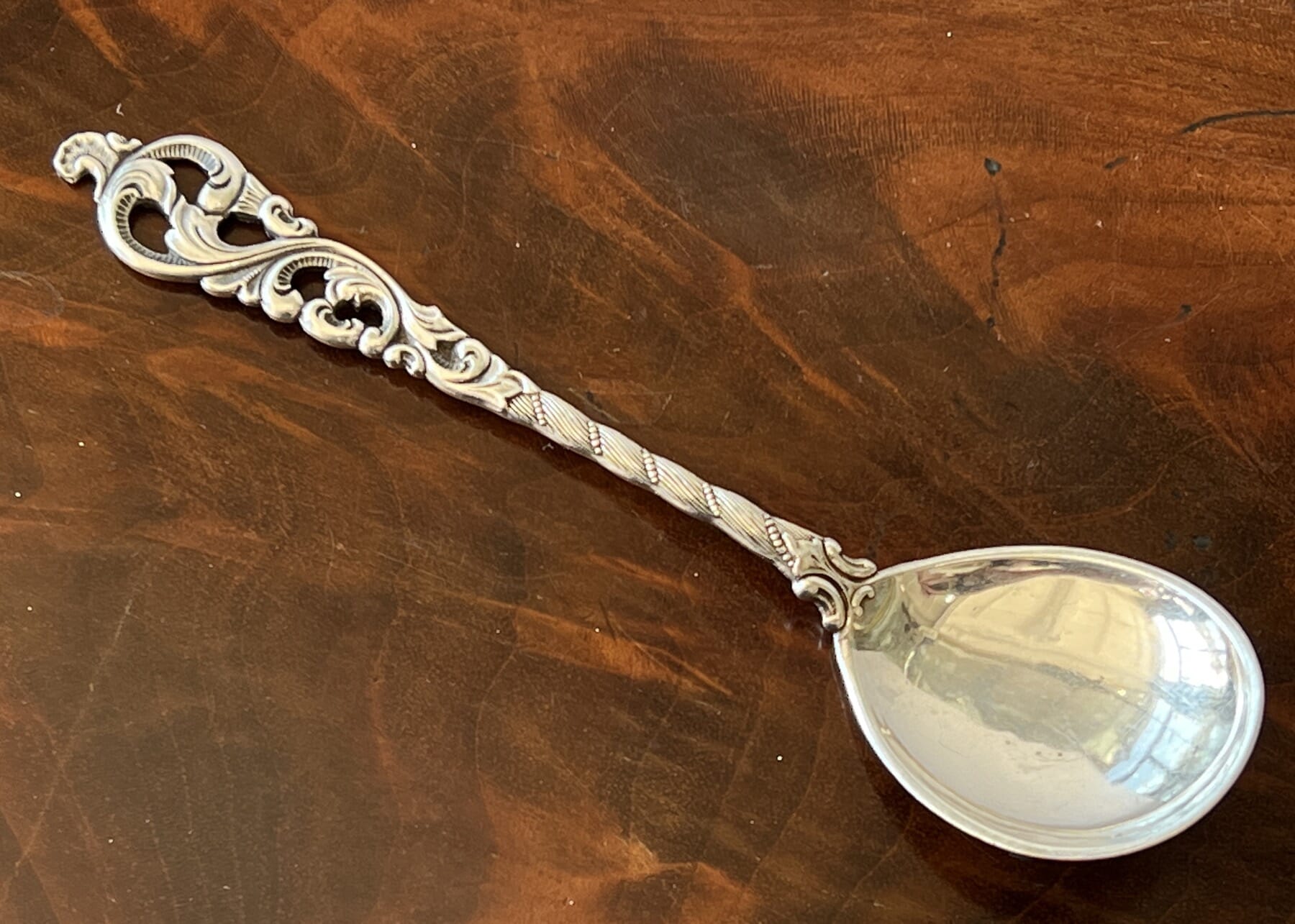 Fine quality Norwegian .830 Silver spoon, 'Dobbel Rokokko' scroll & hair-plait handle, Brødrene Lohne, Bergen, mid 20th c.