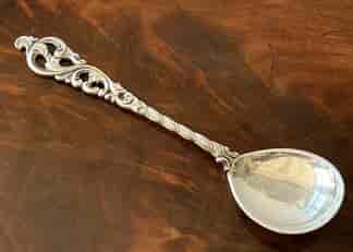 Fine quality Norwegian .830 Silver spoon, 'Dobbel Rokokko' scroll & hair-plait handle, Brødrene Lohne, Bergen, mid 20th c.