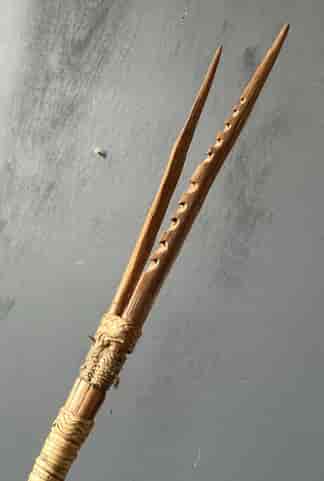 PNG arrow, double barbed head, 20th c.