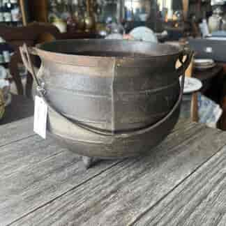 Cast Iron ‘witches cauldron’, 1 1/2 Gallons, mid 19th century