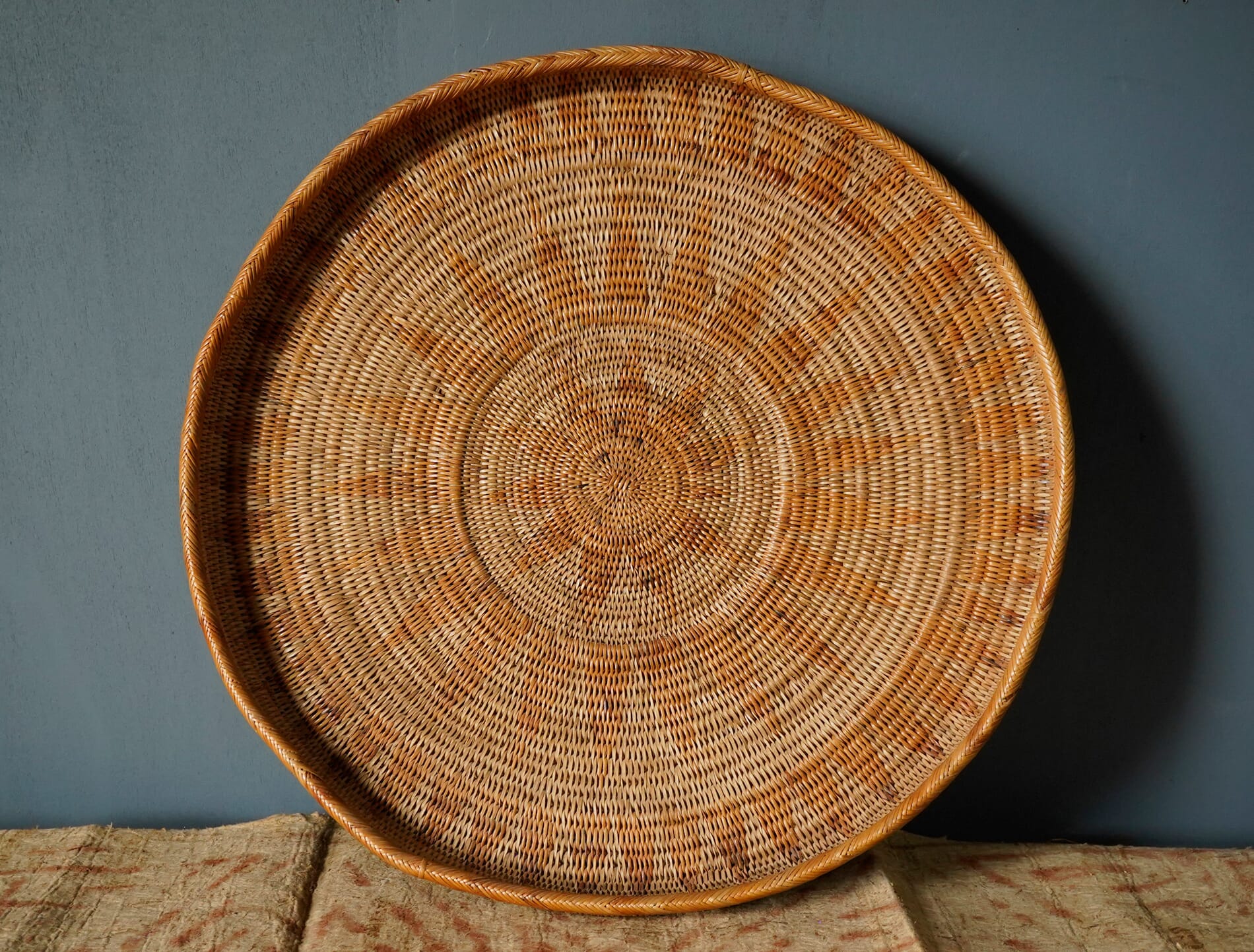 Papua New Guinea 'Baka' basketweave tray, sun design, 20th c.